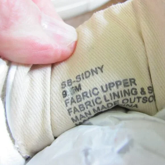 BETSEY JOHNSON BEADED SNEAKERS  NEW IN BOX (BOX NOT IN GOOD CONDITION)  SIZE 9.5 - Picture 16 of 16